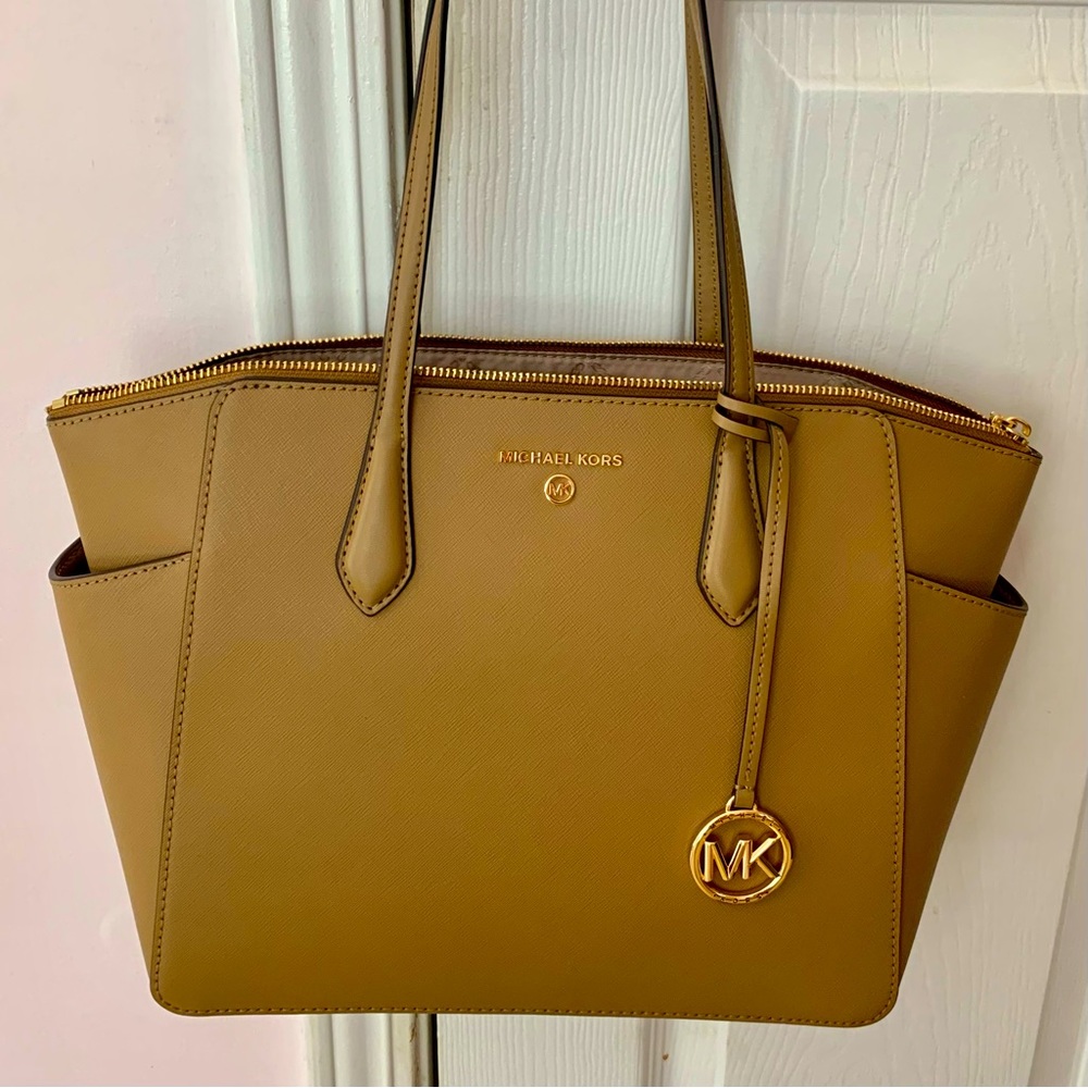 Beautiful Michael Kors Marilyn Medium Saffiano Leather Zip Logo Charm Tote Bag